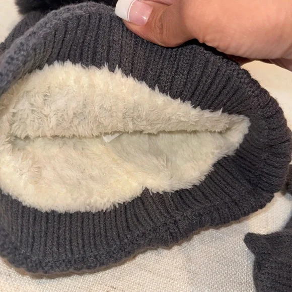 Charcoal gray UGG hat and gloves - Picture 3 of 3